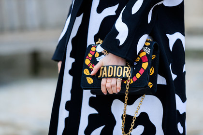 black and white, black bag, christian dior, graphic bag, graphic jacket, leather bag, multicolor bag, printed bag, printed jacket, red, yellow, fashion week, frenchystyle, FW, jonathan paciullo, street style, PFW, PARIS, AUTUMN WINTER 2018-2019, FALL WINTER 2018-2019, FW 18-19, horizontal, atmosphere details
