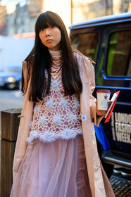embroideries, glitter, pink coat, pink scarf, pink skirt, pink sweater, susie lau, tone on tone, total look pink, tulle, fashion week, frenchystyle, FW, jonathan paciullo, street style, LFW, LONDON, AUTUMN WINTER 2019-2020, AW 19-20, FW 19-20, FALL WINTER 2019-2020, vertical, atmosphere details, detail