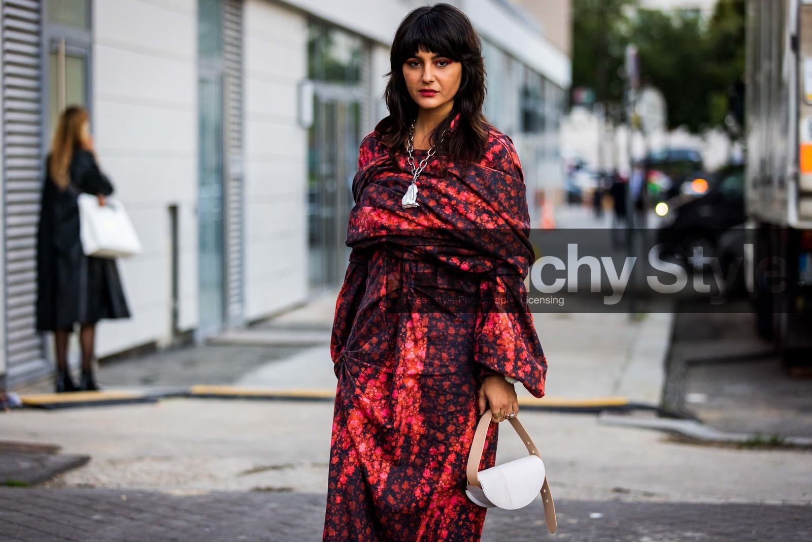 bag, dress, floral dress, floral print, flower, leather bag, Maria Bernad, necklace, print, printed dress, red dress, statement necklace, white bag, street style, jonathan paciullo, FW, frenchystyle, fashion week, PFW, PARIS, SPRING SUMMER 2022, SS 22, horizontal, atmosphere details