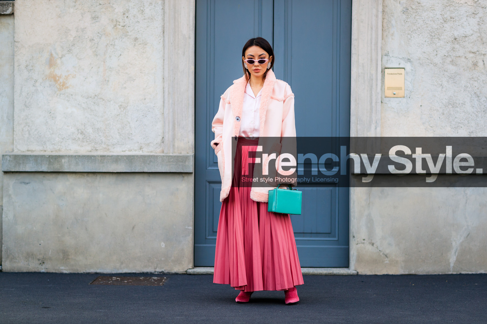 blue bag, high heels, leather bag, leather jacket, leather shoes, pink jacket, pink shoes, pink skirt, pleated skirt, shearling, sunglasses, white shirt, fashion week, frenchystyle, FW, jonathan paciullo, street style, MFW, MILAN, AUTUMN WINTER 2018-2019, FALL WINTER 2018-2019, FW 18-19, horizontal, atmosphere details, full length