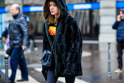 atmosphere details, AUTUMN WINTER 2016-2017, AW 16-17, black bag, black coat, black fur, black jacket, black t shirt, chanel, detail, FALL WINTER 2016-2017, fashion week, frenchystyle, fur coat, fur jacket, FW, FW 16-17, horizontal, jonathan paciullo, leather bag, LFW, LONDON, MENSWEAR, printed t shirt, street style, vêtements