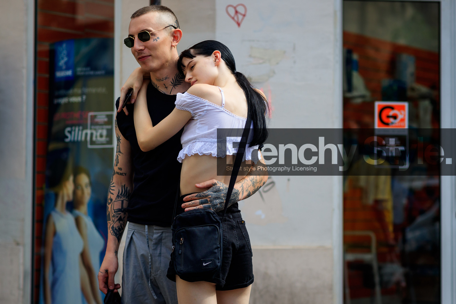 black bag, black denim, black t shirt, crop top, denim shorts, grey pants, leather bag, nike, sunglasses, tattoos, trousers, white top, PFW, fashion week, frenchystyle, FW, jonathan paciullo, street style, PARIS, horizontal, atmosphere details, detail, model, AUTUMN WINTER 2018-2019, FALL WINTER 2018-2019, FW 18-19