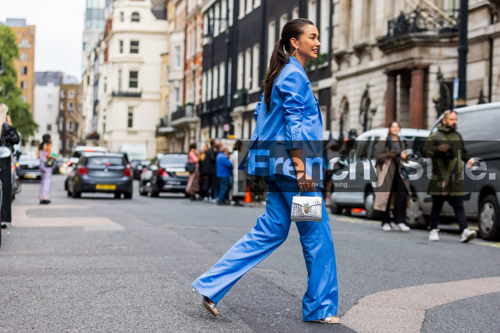 Amy Jackson, handbag, silver, fluid pants, flared pants, blazer, suit, silk, heels, heeled sandals, fashion week, frenchystyle, FW, jonathan paciullo, street style, SPRING SUMMER 2022, SS 22, LFW, LONDON, horizontal, full length, atmosphere details