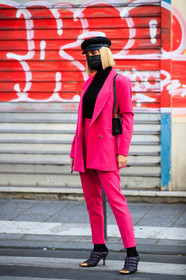 Black cap, Woolen cap, Pink jacket, Pink suits, Pink pants, Black pullover, Turtleneck pullover, Black leather slippers, Quilted slippers, High heels slippers, Golden slippers, Bottega veneta shoes, covid face mask, PARIS, PFW, fashion week, frenchystyle, FW, jonathan paciullo, street style, SPRING SUMMER 2021, SS 21, vertical, full length