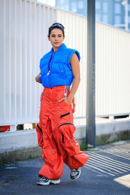 puffed sleveless vest, sleeveless blue vest, sporty look, red cargo pants, flared pants, chunky sneakers, louis vuittons sneakers, fashion week, frenchystyle, FW, jonathan paciullo, street style, MFW, MILAN, FALL WINTER 2022_2023, AUTUMN WINTER 2022-2023, FW 22-23, vertical, full length