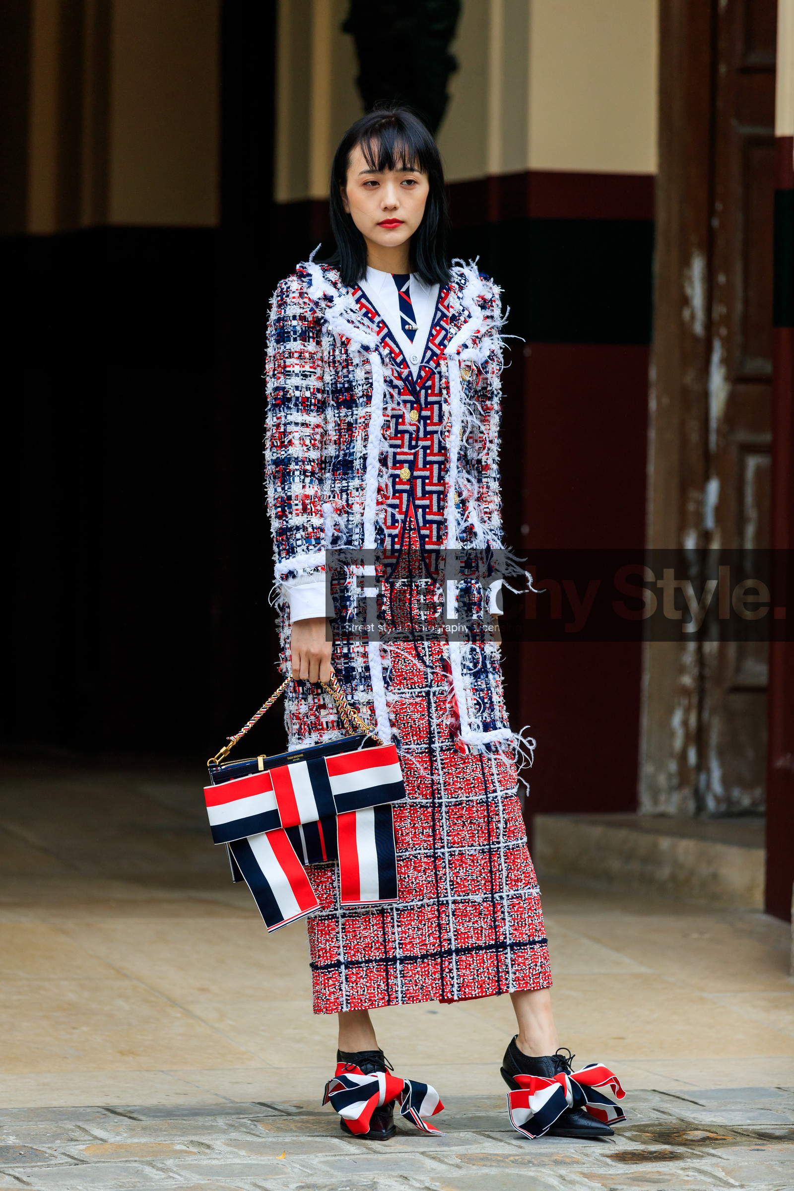 thom browne bag, thom browne coat, thom browne look, thom browne shoes, thom browne jacket, thom browne dress, tweed dress, tweed coat, tweed jacket, blue coat, blue bag, blue shies, white coat, white dress, white bag, white shoes, white shirt, white jacket, red coat, red dress, red bag, red shoes, red jacket, checked coat, checked dress, striped bag, striped jacket, striped shoes, striped tie, navy blue tie, sequins dress, long dress, used coat, used jacket, knot details, knot details shoes, knot details bag, hand bag, black leather shoes, kitten heels shoes, black leather derbie, fashion week, frenchystyle, FW, jonathan paciullo, street style, PFW, PARIS, SPRING SUMMER 2020, SS 20, horizontal, full length