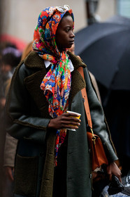 model, green leather coat, fur coat, multicolor scarf, animal printed scarf, hair scarf, pink scarf, orange scarf, green scarf, fashion week, frenchystyle, FW, jonathan paciullo, street style, PFW, PARIS, vertical, atmosphere details, detail