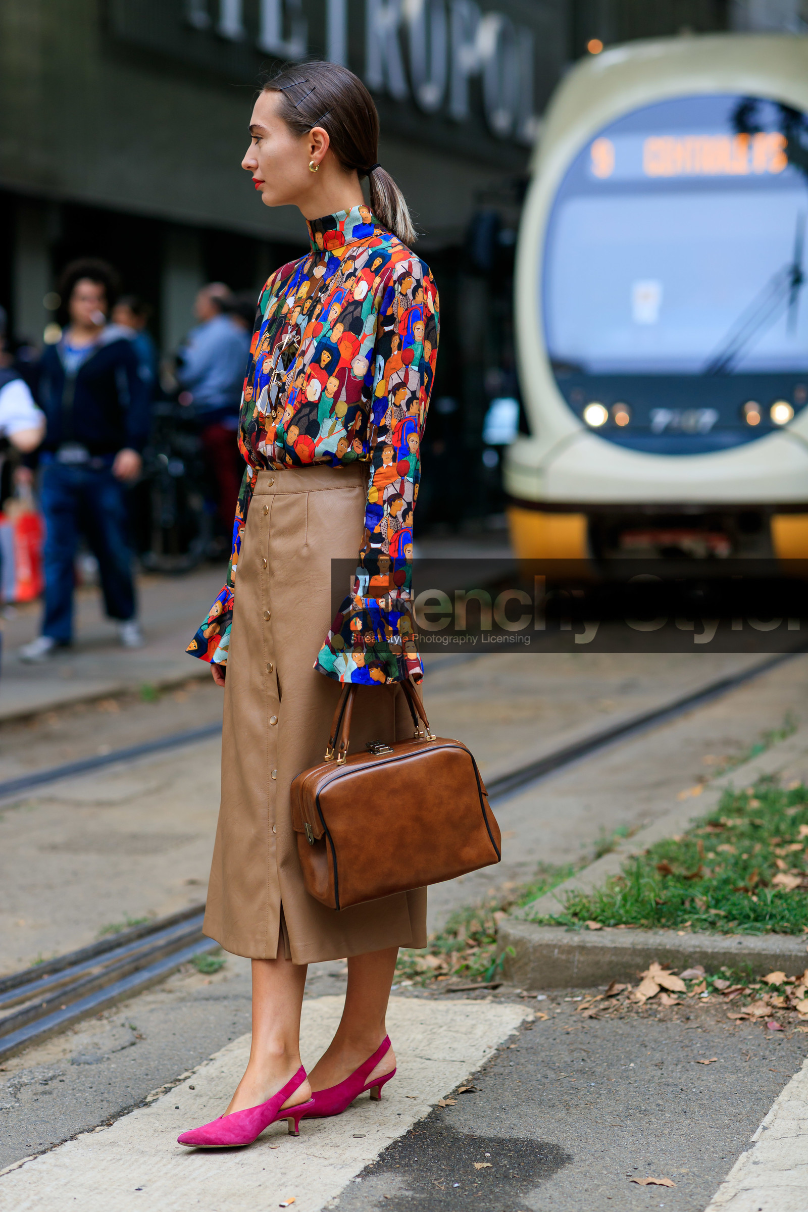printed blouse, multicolor blouse, high collar blouse, long sleeves blouse, brown leather bag, hand bag, back details, beige leather skirt, mid long skirt, button skirt, pink shoes, kitten heels shoes, sling back shoes, sharp end shoes, ruffle sleeves, hair clip, hair details, fashion week, frenchystyle, FW, jonathan paciullo, street style, vertical, full length, MFW, MILAN, SPRING SUMMER 2020, SS 20