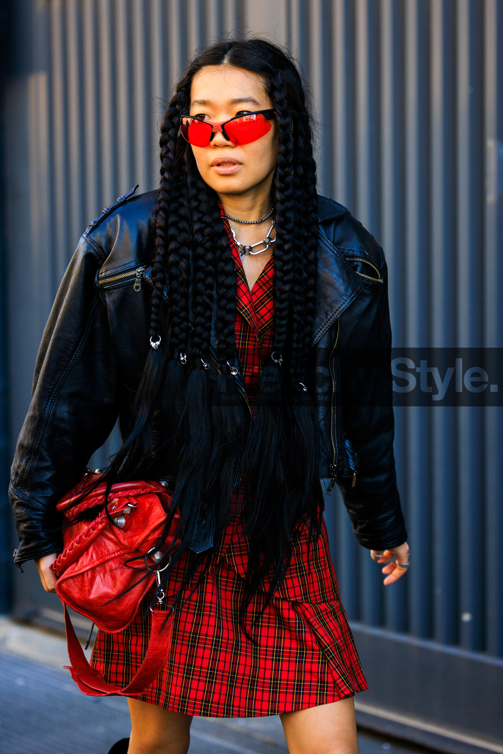 plaid look, punk look, red mini dress, plaid mini dress, balenciaga bag, red handbag, long braids, animal print fluo look, green fluo pants, baggy pants, fluo green top, leopard top, leopard pants, black bottines, leather bottines, black handbag, black sunglasses, black jacket, leather jacket, rockstar look, black blazer, leather blazer, fluo green necklace, chain necklace, classic jeans, black combat boots, black buttoned vest, fashion week, frenchystyle, FW, jonathan paciullo, street style, MFW, MILAN, FALL WINTER 2022_2023, AUTUMN WINTER 2022-2023, FW 22-23, vertical, atmosphere details