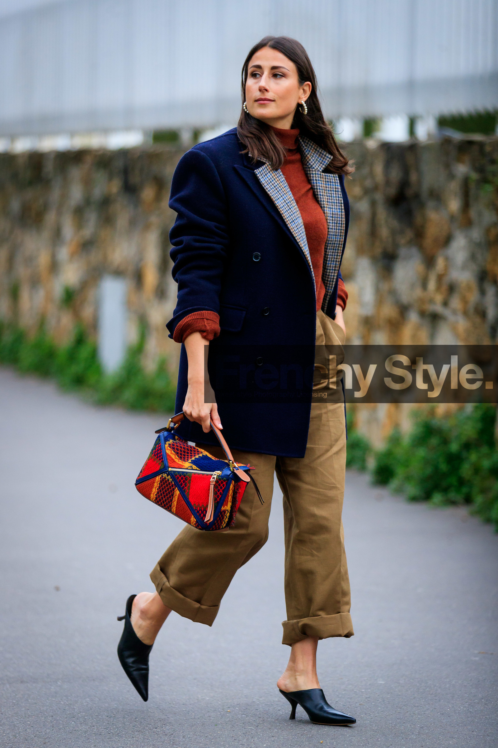 jukia, julia haghjoo, sharp end shoes, black leather slippers, beige pants, cropped pants, navy blue coat, burgundy pullover, turtleneck pullover, checked jacket, kitten heels slippers, loewe bag, checked bag, hand bag, red bag, navy blue leather bag, camel leather bag, multicolor bag, pearl earrings, hoop earrings, loose pants, fashion week, frenchystyle, FW, jonathan paciullo, street style, PFW, PARIS, AUTUMN WINTER 2020-2021, FALL WINTER 2020-2021, FW 20-21, vertical, full length
