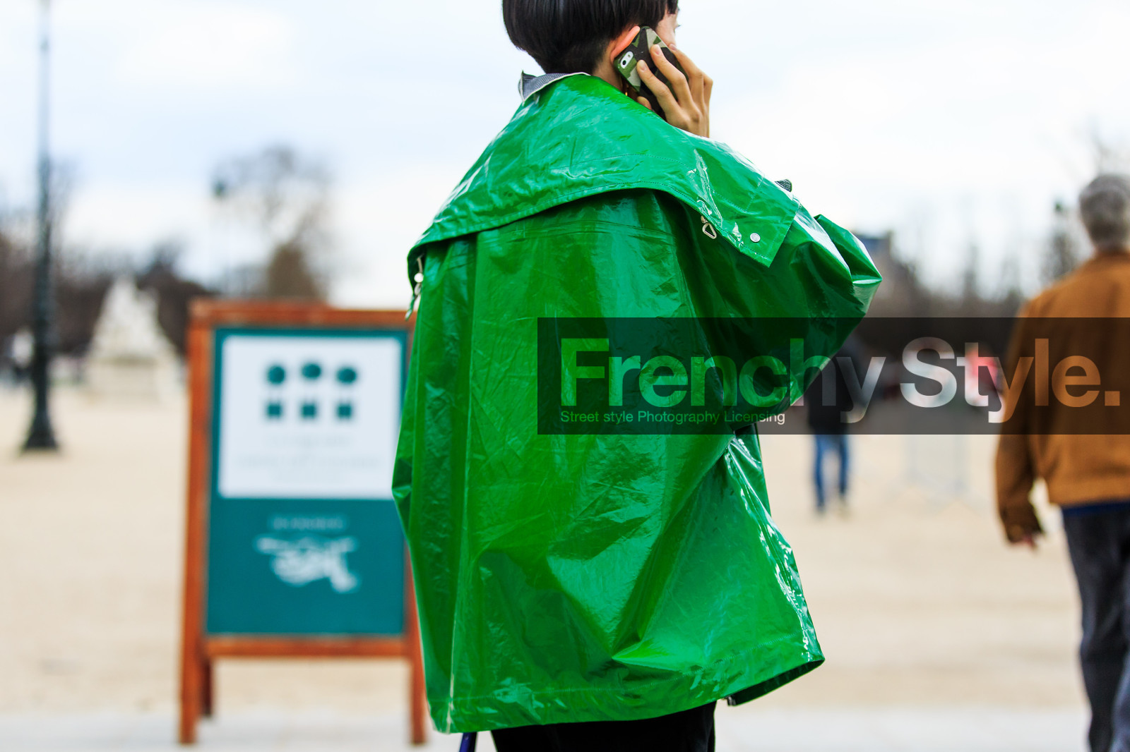 atmosphere details, AUTUMN WINTER 2016-2017, AW 16-17, detail, FALL WINTER 2016-2017, fashion week, frenchystyle, FW, FW 16-17, green coat, horizontal, jonathan paciullo, PARIS, PFW, raincoat, street style