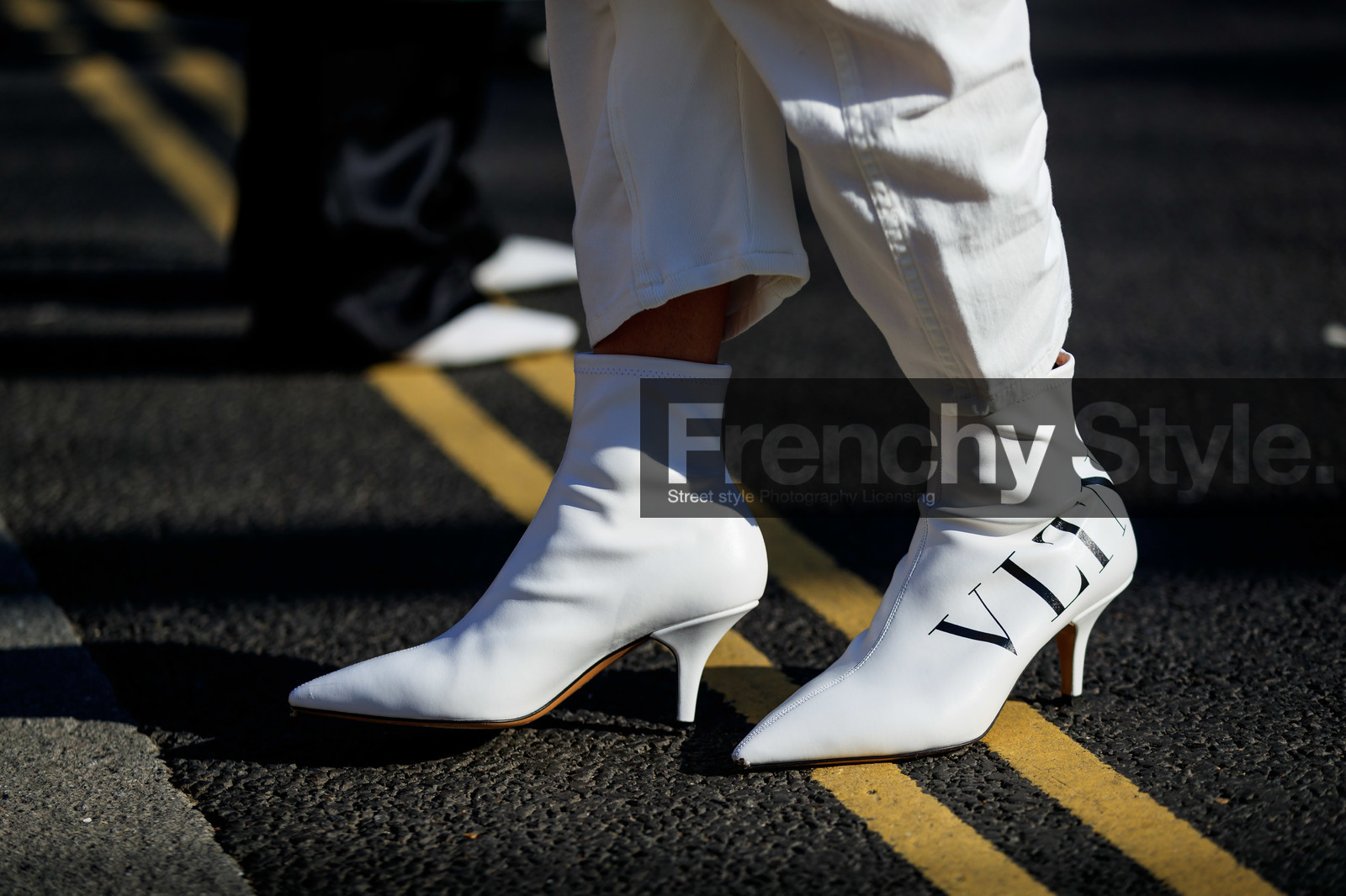 denim pants, high heels, jeans, leather shoes, leonie hanne, trousers, valentino, white boots, white denim, LONDON, LFW, fashion week, frenchystyle, FW, jonathan paciullo, street style, AUTUMN WINTER 2019-2020, AW 19-20, FW 19-20, FALL WINTER 2019-2020, horizontal, atmosphere details, detail