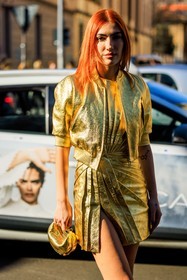 golden dress, mini dress, heeled sandals, golden mini bag, fendi mini bag, fendi, patricia manfield, fashion week, frenchystyle, FW, jonathan paciullo, street style, MFW, MILAN, FALL WINTER 2022_2023, AUTUMN WINTER 2022-2023, FW 22-23, vertical, atmosphere details