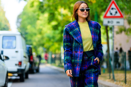 blazer, blue jacket, blue pants, blue suit, checked, checked suit, graphic jacket, graphic pants, graphic suit, lena lademann, plaid, printed jacket, printed pants, printed suit, sunglasses, trousers, yellow sweater, street style, jonathan paciullo, FW, frenchystyle, fashion week, MFW, MILAN, SPRING SUMMER 2019, SS 19, atmosphere details, horizontal, detail