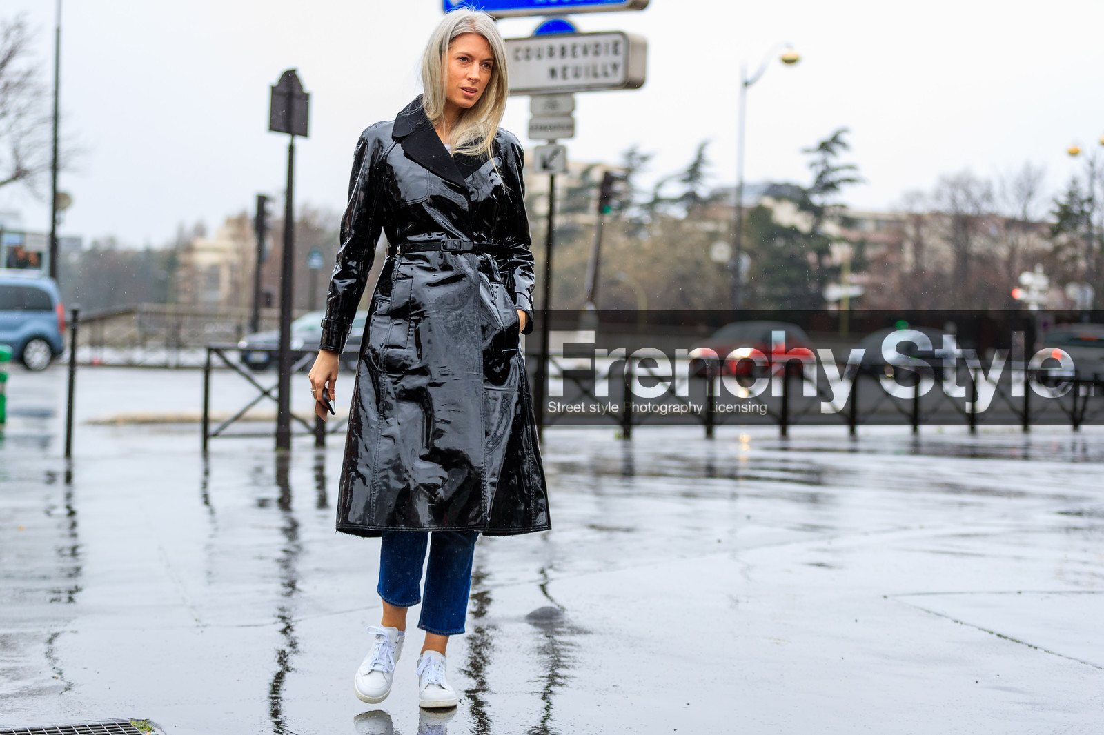 atmosphere details, AUTUMN WINTER 2017-2018, AW 17-18, black coat, FALL WINTER 2017-2018, fashion week, frenchystyle, full length, FW, FW 17-18, horizontal, jonathan paciullo, leather coat, leather shoes, PARIS, PFW, sarah harris, street style, trench coat, trousers, varnished leather, vinyl, white sneakers