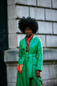 big earrings, golden earrings, printed scarf afro hair, red scarf, green trench coat, long trench, red sunglasses, street style, jonathan paciullo, FW, frenchystyle, fashion week, AUTUMN WINTER 2022-2023, FALL WINTER 2022_2023, FW 22-23, PARIS, PFW, vertical, detail