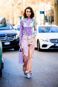 multiprint top, purple top, second skin top, flowered top, tie dye jeans, denim dual toned jeans, orange jeans, purple jeans, cabas bag, purple bag, blue platform shoes, mary leest, fashion week, frenchystyle, FW, jonathan paciullo, street style, vertical, full length