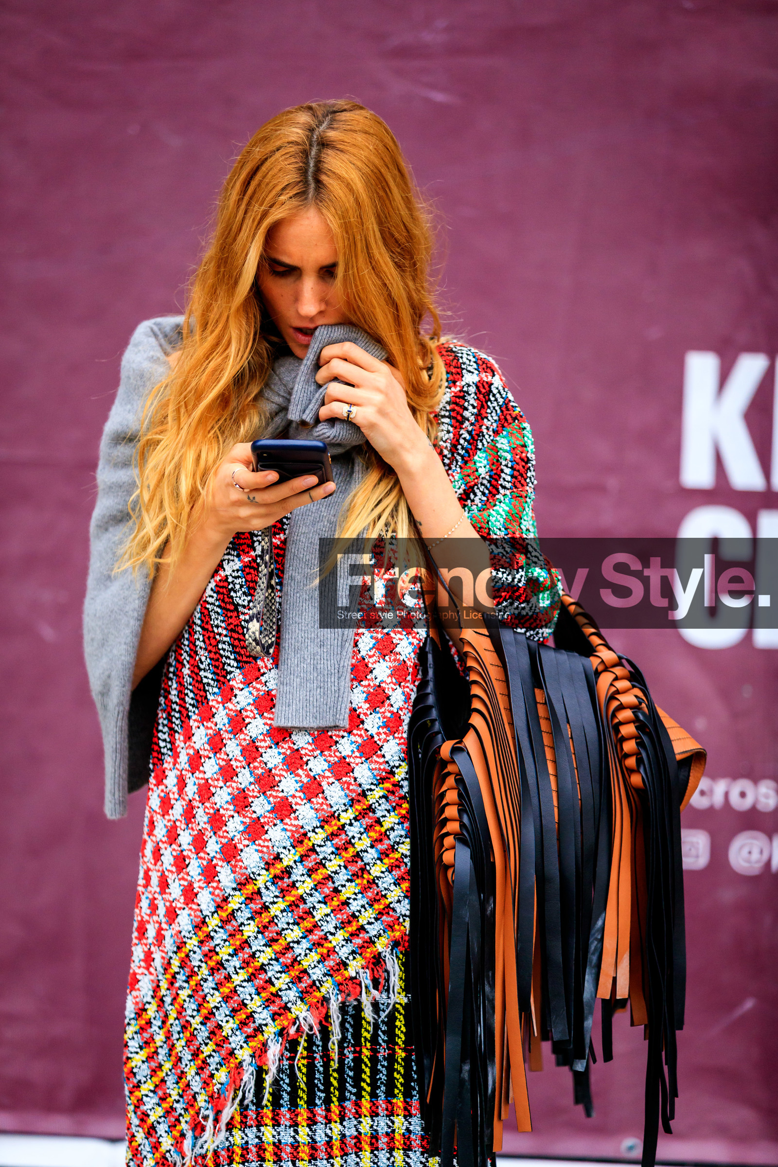 black bag, blanca miro scrimieri, camel bag, checked, fringes, graphic bag, graphic dress, knit dress, leather bag, plaid, printed bag, printed dress, red dress, street style, jonathan paciullo, FW, frenchystyle, fashion week, LFW, LONDON, AUTUMN WINTER 2019-2020, AW 19-20, FW 19-20, FALL WINTER 2019-2020, vertical, atmosphere details, detail