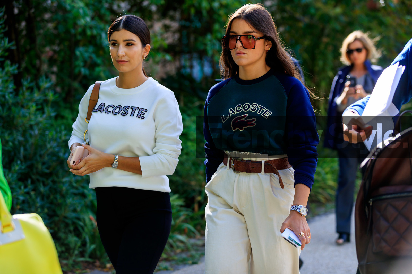 white sweatshirt, navy blue sweatshirt, scale sunglasses, aviator sunglasses, big sunglasses, square shape glasses, lacoste sweatshirt, brown leather belt, belted pants, high waist pants, carrot pants, white pants, silvered watch, cartier watch, rolex watch, panthere cartier watch, PARIS, PFW, SPRING SUMMER 2020, SS 20, fashion week, frenchystyle, FW, jonathan paciullo, street style, horizontal, atmosphere details, detail