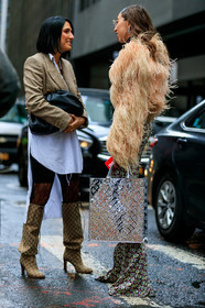 louis vuitton bag, silvered bag, big bag, shopping bag, monogrammed bag, hand bag, silk pants, floral printed pants, pink pants, flare pants, monogrammed boots, gucci shoes, high boots, high heels boots, black tights, gucci tights, light pink coat, fur coat, feather details coat, feather details, fashion week, frenchystyle, FW, jonathan paciullo, street style, AUTUMN WINTER 2020-2021, FALL WINTER 2020-2021, FW 20-21, vertical, full length, NYFW, NEW YORK