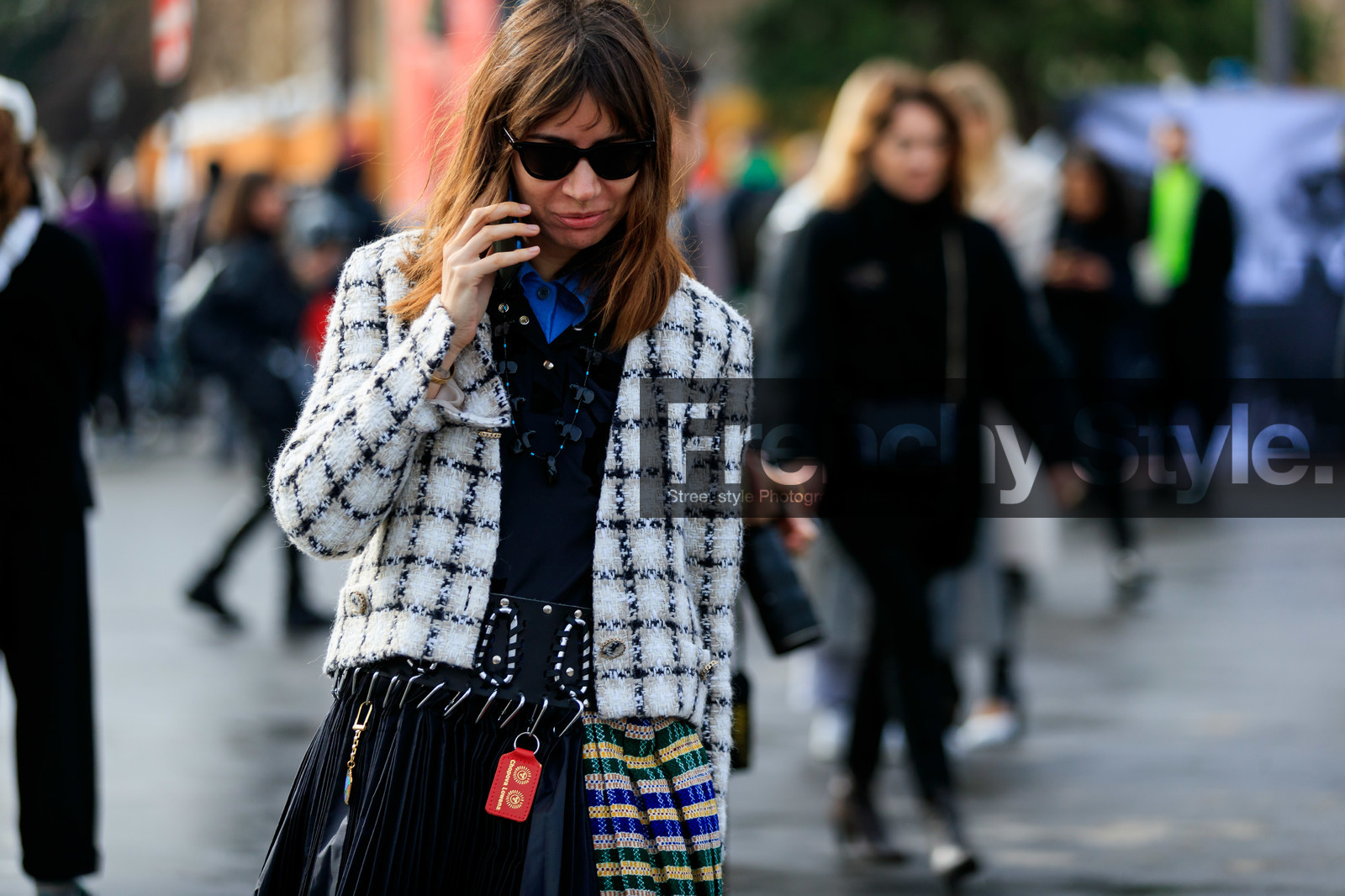 natasha goldenberg, white jacket, tweed jacket, black jacket, black skirt, black leather belt, black polo shirt, blue polo shirt, black sunglasses, celine sunglasses, chopova lowena skirt, chopova lowena belt, pleated skirt, asymetrical skirt, checked skirt, belted skirt, green skirt, blue skirt, yellow skirt, chanel jacket, fashion week, frenchystyle, FW, jonathan paciullo, street style, PFW, PARIS, horizontal, atmosphere details, detail