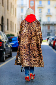 animal print, AUTUMN WINTER 2017-2018, AW 17-18, back detail, blue denim, brown bag, denim pants, FALL WINTER 2017-2018, fashion week, frenchystyle, full length, FW, FW 17-18, graphic coat, graphic jacket, hoodie, jeans, jonathan paciullo, leather backpack, leather shoes, leopard print, linda tol, MFW, MILAN, printed bag, printed coat, printed jacket, red shoes, red sweater, street style, trousers, vertical