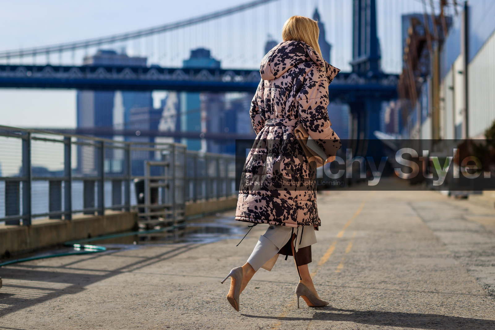 beige shoes, down jacket, graphic jacket, high heels, hood, leather shoes, pink coat, printed jacket, trousers, street style, jonathan paciullo, FW, frenchystyle, fashion week, NYFW, NEW YORK, AUTUMN WINTER 2018-2019, AW 18-19, FALL WINTER 2018-2019, FW 18-19, atmosphere details, horizontal, full length