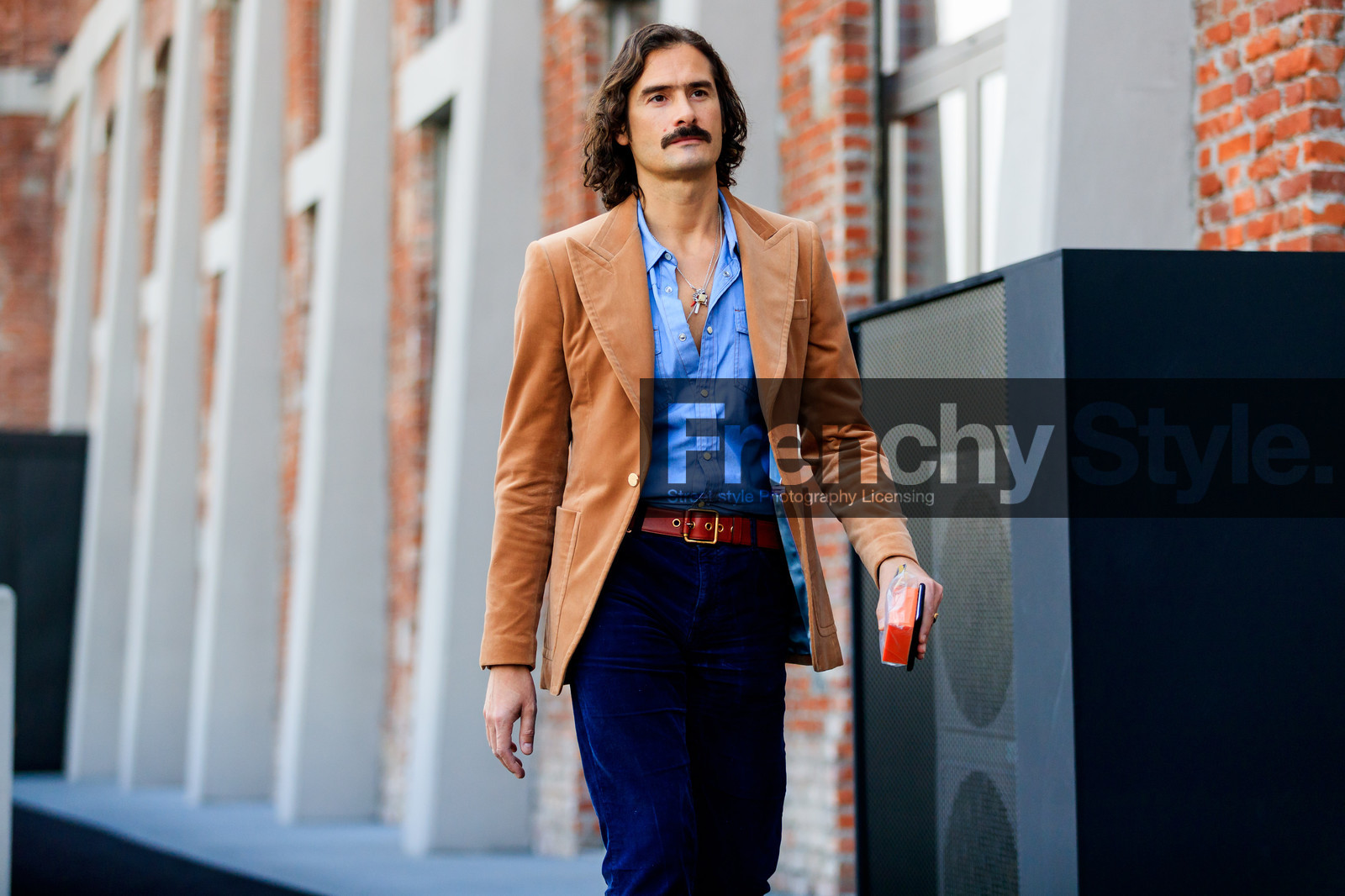 blazer, blue pants, blue shirt, brown jacket, necklace, red belt, trousers, velvet, fashion week, frenchystyle, FW, jonathan paciullo, street style, MFW, MILAN, AUTUMN WINTER 2018-2019, FALL WINTER 2018-2019, FW 18-19, horizontal, atmosphere details
