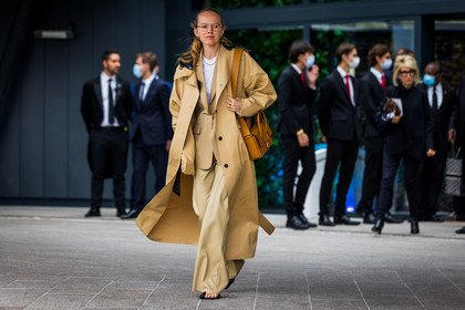 Alex Carl, bag, beige blazer, beige pants, beige trench, black sandals, blazer, camel bag, flare pants, glasses, leather bag, leather pants, pants, sandals, trench, white t-shirt, fashion week, frenchystyle, FW, jonathan paciullo, street style, PFW, PARIS, SPRING SUMMER 2022, SS 22, atmosphere details, full length, horizontal