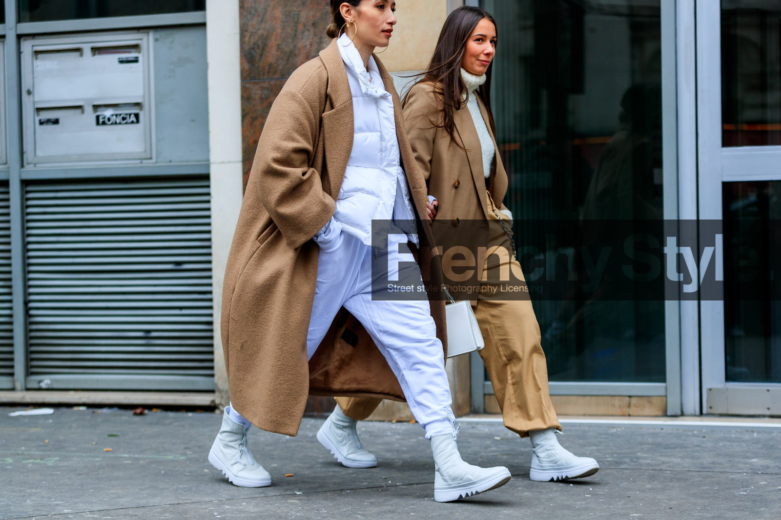 beige jacket, beige pants, camel coat, down jacket, leather bag, leather shoes, sweatpants, trousers, turtleneck sweater, white bag, white boots, white jacket, white pants, white sweater, street style, jonathan paciullo, FW, frenchystyle, fashion week, PFW, PARIS, AUTUMN WINTER 2018-2019, FALL WINTER 2018-2019, FW 18-19, horizontal, atmosphere details, alice & j.s