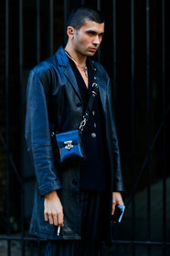street style, jonathan paciullo, FW, frenchystyle, fashion week, LFW, LONDON, AUTUMN WINTER 2019-2020, AW 19-20, FW 19-20, FALL WINTER 2019-2020, vertical, atmosphere details, detail