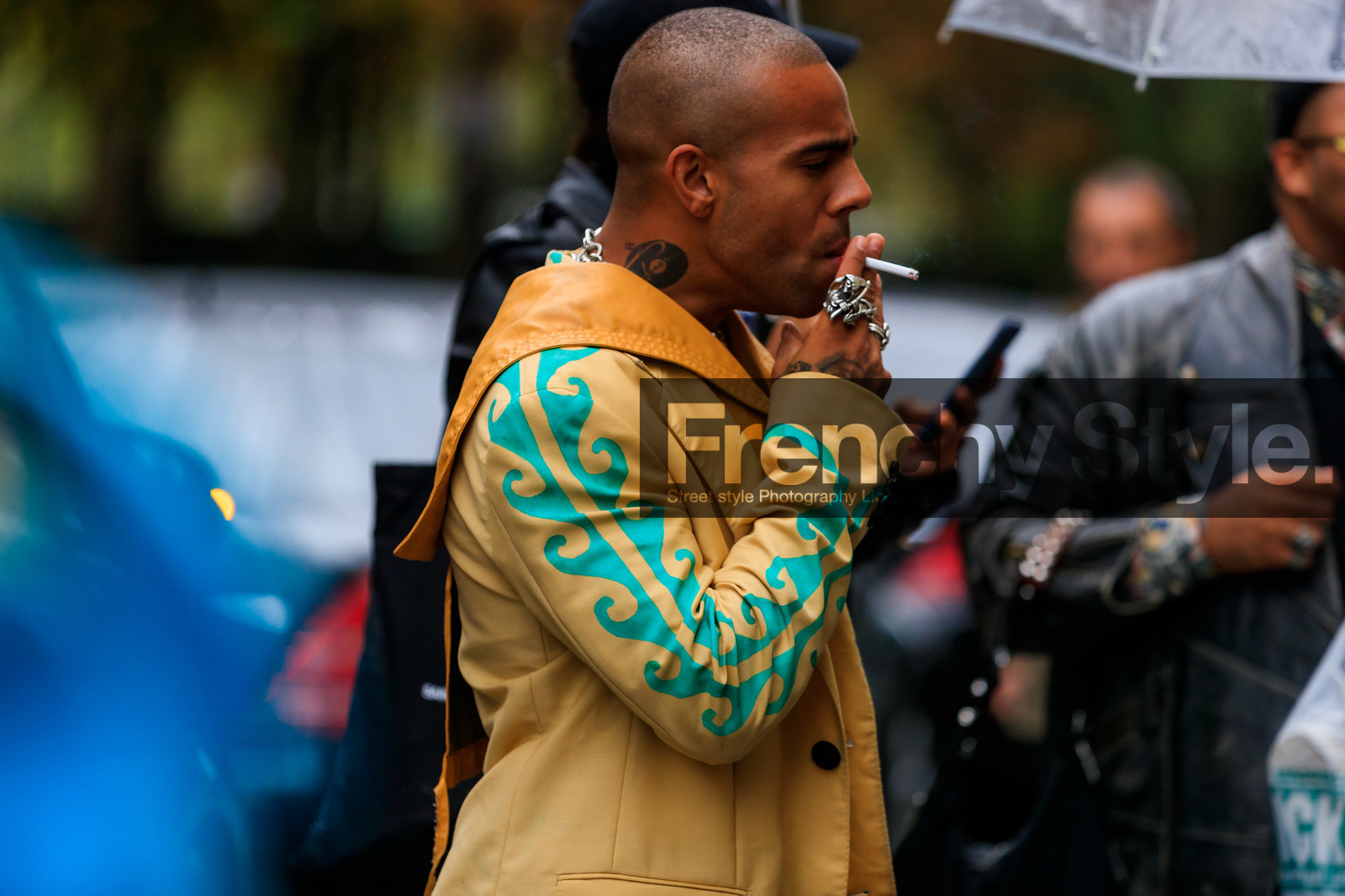 close up detail, silvered ring, big ring, multi rings, light yellow jacket, printed jacket, light green jacket, fashion week, frenchystyle, FW, jonathan paciullo, street style, SPRING SUMMER 2020, SS 20, PFW, PARIS, horizontal, atmosphere details, detail
