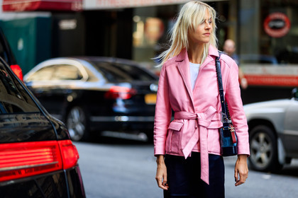 atmosphere details, blue bag, chanel, detail, fashion week, frenchystyle, FW, horizontal, jonathan paciullo, leather bag, linda tol, navy skirt, NEW YORK, NYFW, pink jacket, SPRING SUMMER 2018, SS 18, street style, suede bag