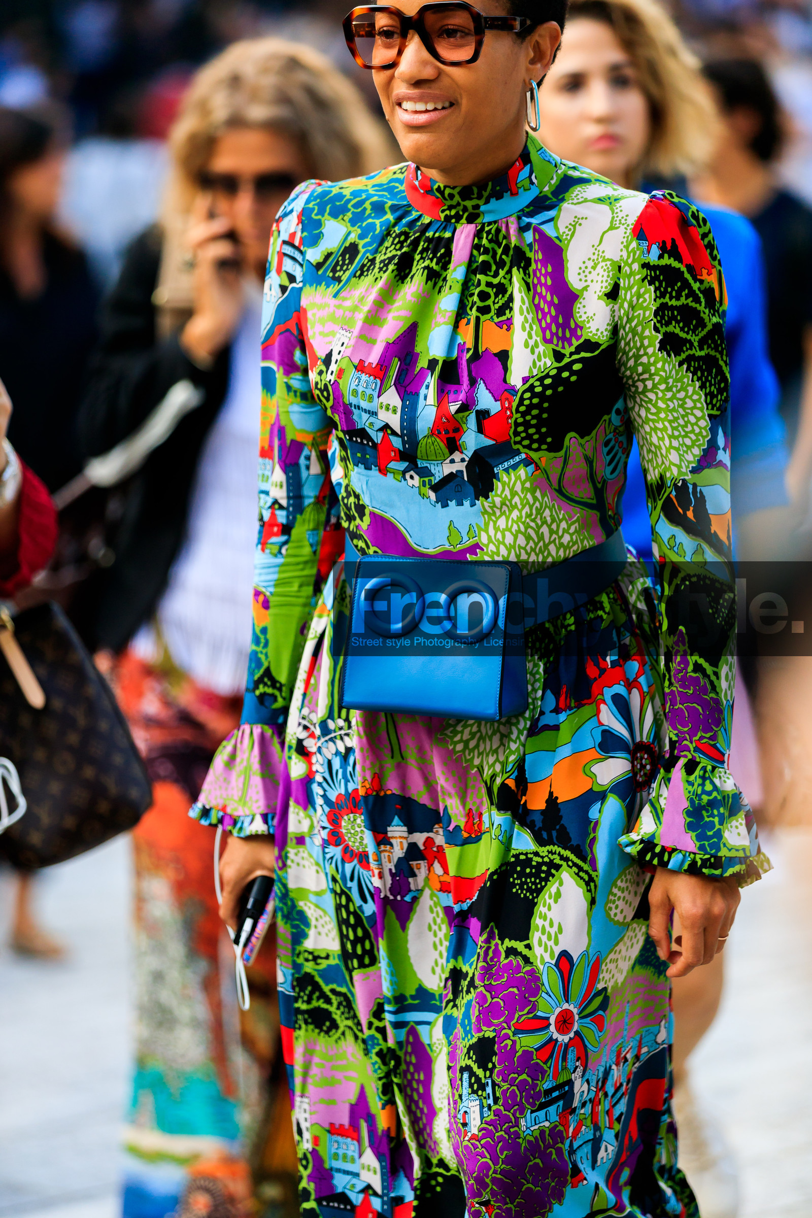 blue bag, fanny pack, floral, flowers, graphic dress, green dress, leather bag, multicolor dress, printed dress, short hair, sunglasses, tamu mcpherson, fashion week, frenchystyle, FW, jonathan paciullo, street style, MFW, MILAN, SPRING SUMMER 2019, SS 19, vertical, atmosphere details, detail