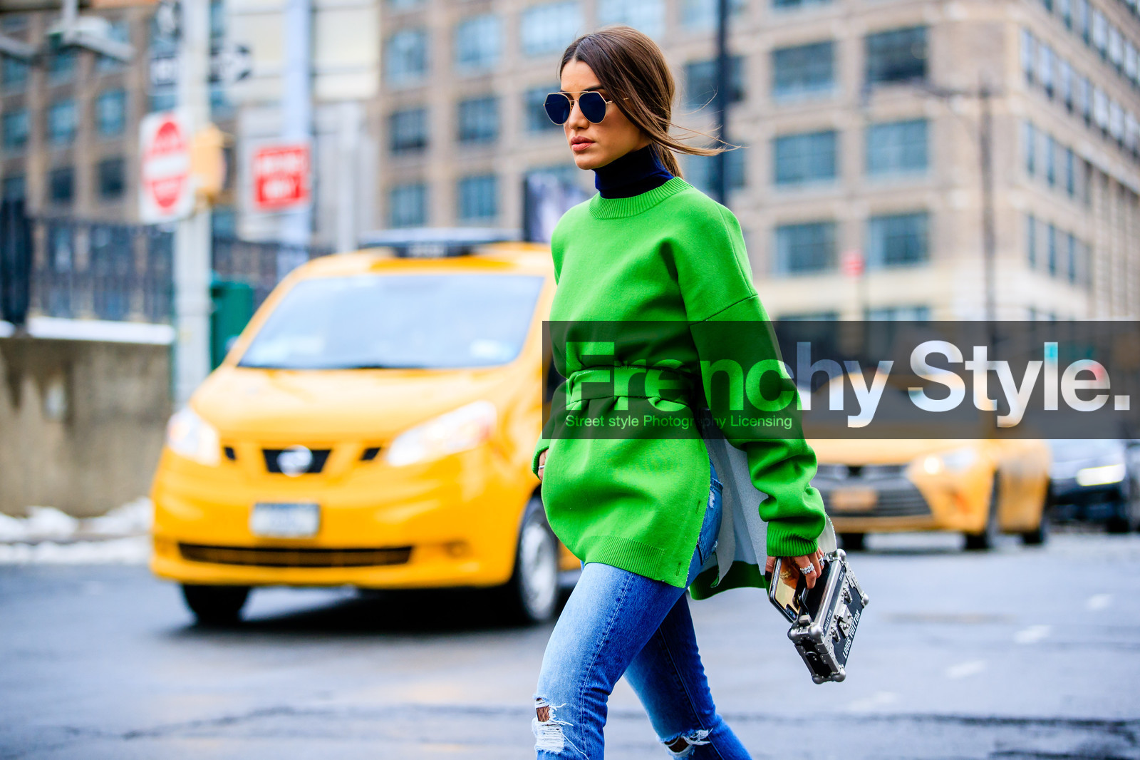 atmosphere details, AUTUMN WINTER 2017-2018, AW 17-18, blue denim, camila coelho, denim pants, detail, FALL WINTER 2017-2018, fashion week, frenchystyle, FW, FW 17-18, green sweater, horizontal, jeans, jonathan paciullo, leather bag, louis vuitton, NEW YORK, NYFW, ripped pants, street style, sunglasses, trousers, turtleneck sweater