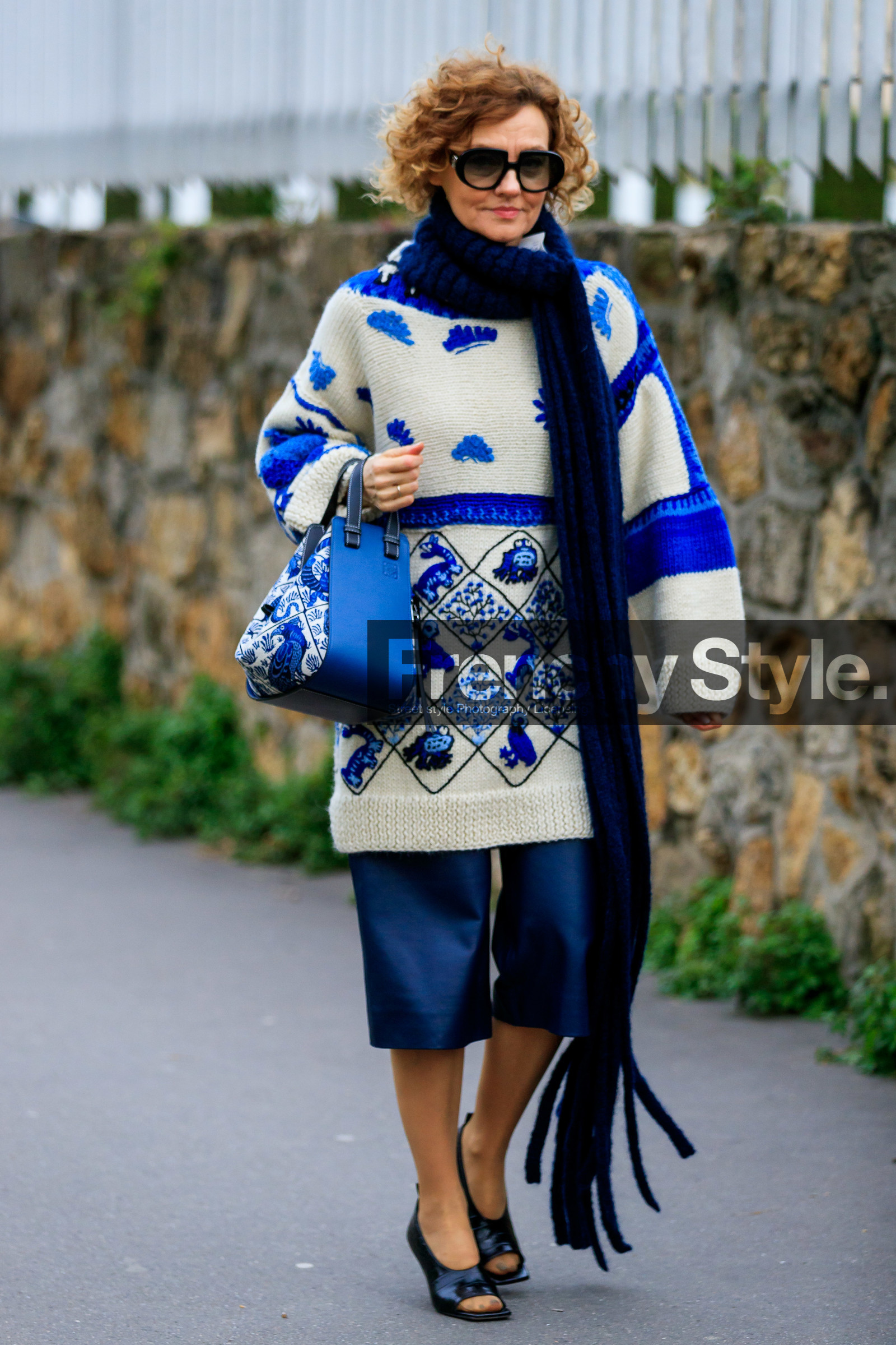 navy blue scarf, blue pullover, white pullover, jacquard pullover, long pullover, embroidered bag, hand bag, woolen scarf, loewe bag, loewe pullover, navy blue leather bermuda shorts, black leather sandals, open toe shoes, round shape sunglasses, loewe sunglasses, fashion week, frenchystyle, FW, jonathan paciullo, street style, PFW, PARIS, AUTUMN WINTER 2020-2021, FALL WINTER 2020-2021, FW 20-21, vertical, full length