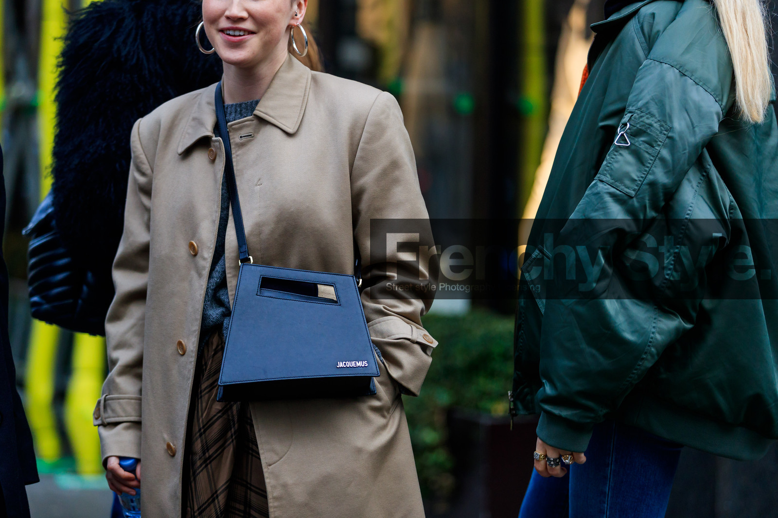 beige bag, black bag, earrings, jacquemus, leather bag, trousers, street style, jonathan paciullo, FW, frenchystyle, fashion week, LFW, LONDON, AUTUMN WINTER 2018-2019, AW 18-19, FALL WINTER 2018-2019, FW 18-19, horizontal, atmosphere details, detail