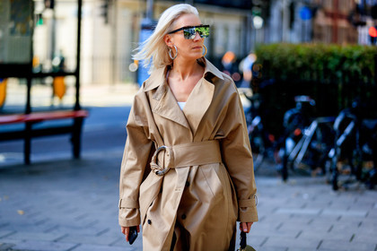 beige coat, earrings, sunglasses, trench coat, fashion week, frenchystyle, FW, jonathan paciullo, street style, LFW, LONDON, SPRING SUMMER 2019, SS 19, atmosphere details, horizontal, detail