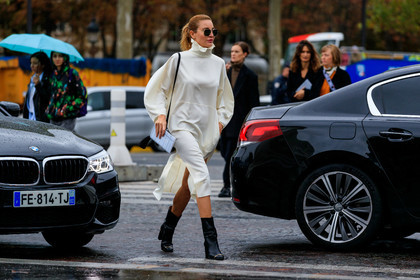 ece sukan, black leather boots, high heels boots, low boots, white dress, long dress, long sleeves dress, high collar dress, ruffle dress, black bag, box bag, aviator sunglasses, metalic frame sunglasses, split dress, silk dress, PARIS, PFW, SPRING SUMMER 2020, SS 20, fashion week, frenchystyle, FW, jonathan paciullo, street style, horizontal, atmosphere details, full length