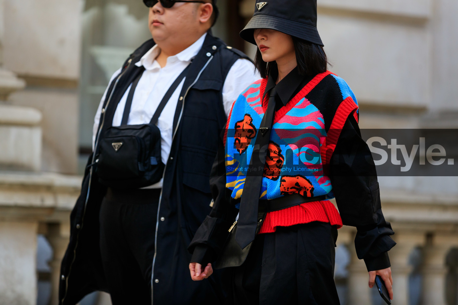 black hat, prada hat, black tie, prada tie, sleeveless pullover, red pullover, jacquard pullover, loose shirt, black pants, belted pullover, belt bag, fashion week, frenchystyle, FW, jonathan paciullo, street style, atmosphere details, horizontal, detail
