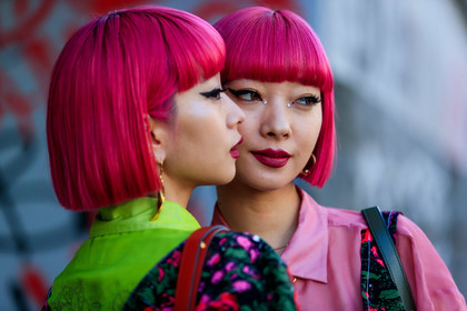 Ami and Aya Suzuki, pink hair, dyed hair, pink dress, floral printed dress, neon green dress, close up detail, make up, make up details, strassed make up, black eyeliner, marni dress, marni shirt, marni look, fashion week, frenchystyle, FW, jonathan paciullo, street style, MFW, MILAN, AUTUMN WINTER 2020-2021, FALL WINTER 2020-2021, FW 20-21, horizontal, atmosphere details, detail