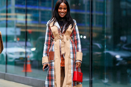 j wanderson trenchcoat, beige trench coat, checked trench coat, red trench coat, belted trench coat, raincoat, sheer jacket, red leather bag, prada bag, hand bag, plaid trenchcoat, fashion week, frenchystyle, FW, jonathan paciullo, street style, NYFW, NEW YORK, AUTUMN WINTER 2020-2021, FALL WINTER 2020-2021, FW 20-21, horizontal, atmosphere details, detail
