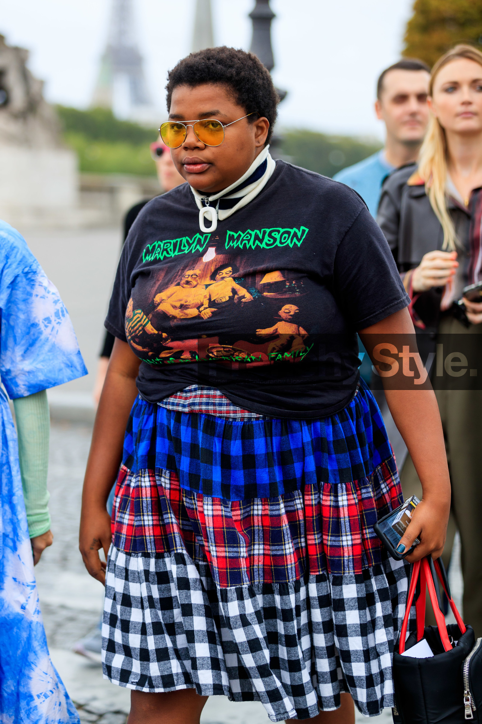gabriella karefa johnson, black t-shirt, printed t-shirt, letter printed t-shirt, neon green t-shirt, checked skirt, blue skirt, red skirt, black skirt, white skirt, mini skirt, yellow sunglasses, aviator sunglasses, metalic frame sunglasses, high collar, high collar top, fashion week, frenchystyle, FW, jonathan paciullo, street style, SPRING SUMMER 2020, SS 20, PFW, PARIS, vertical, atmosphere details, detail