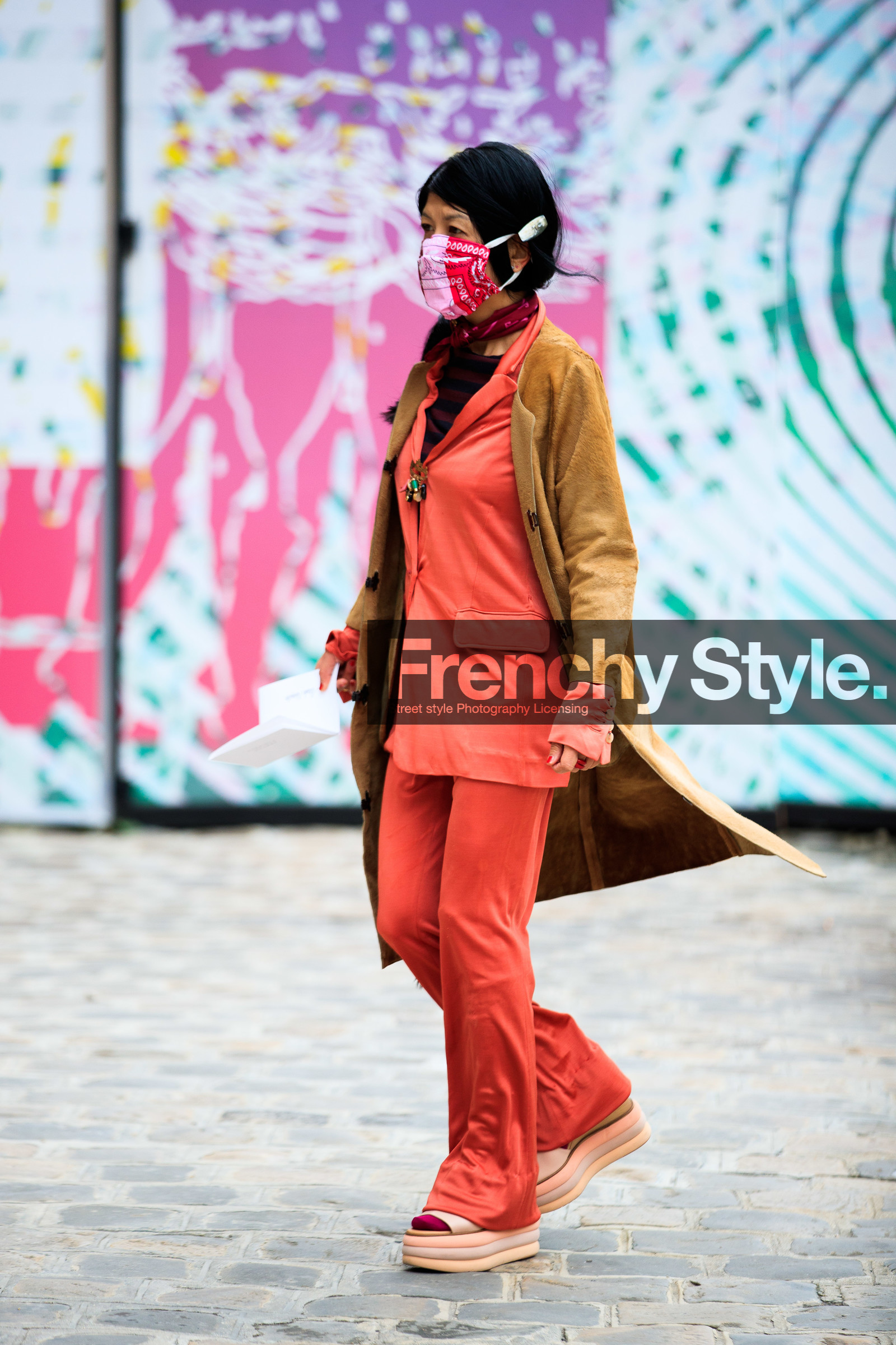 camel coat, fur coat, orange shirt, orange pants, velvet pants, velvet shirt, wedge shoes, covid face mask, PARIS, PFW, fashion week, frenchystyle, FW, jonathan paciullo, street style, SPRING SUMMER 2021, SS 21, vertical, full length