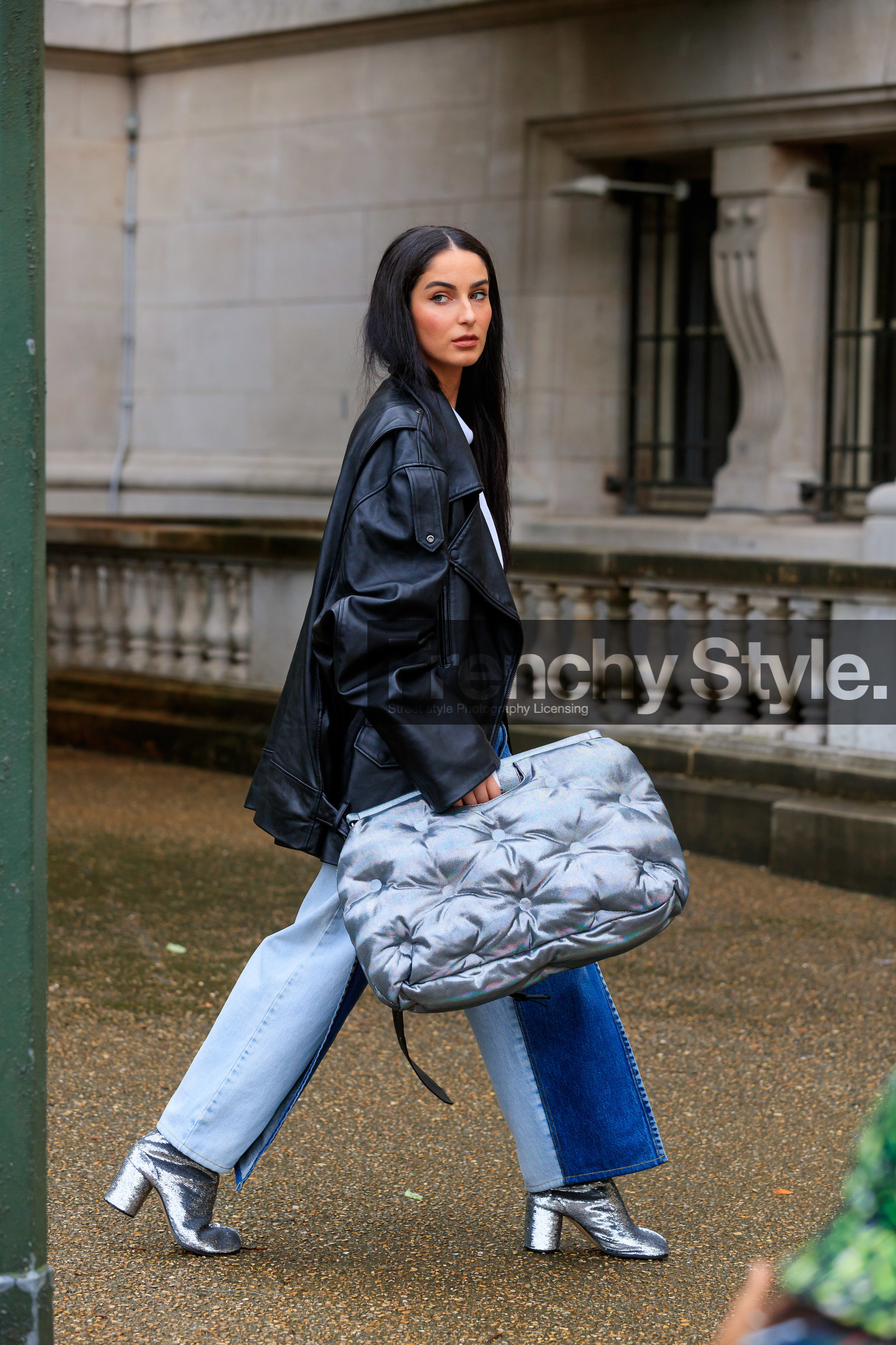 black leather perfecto, margiela bag, margiela boots, oversize jacket, oversize perfecto, silvered bag, quilted bag, silvered boots, high heels boots, denim, light blue jeans, blue jeans, patchwork jeans, flare jeans, fiona zanetti, fashion week, frenchystyle, FW, jonathan paciullo, street style, SPRING SUMMER 2020, SS 20, PFW, PARIS, vertical, full length