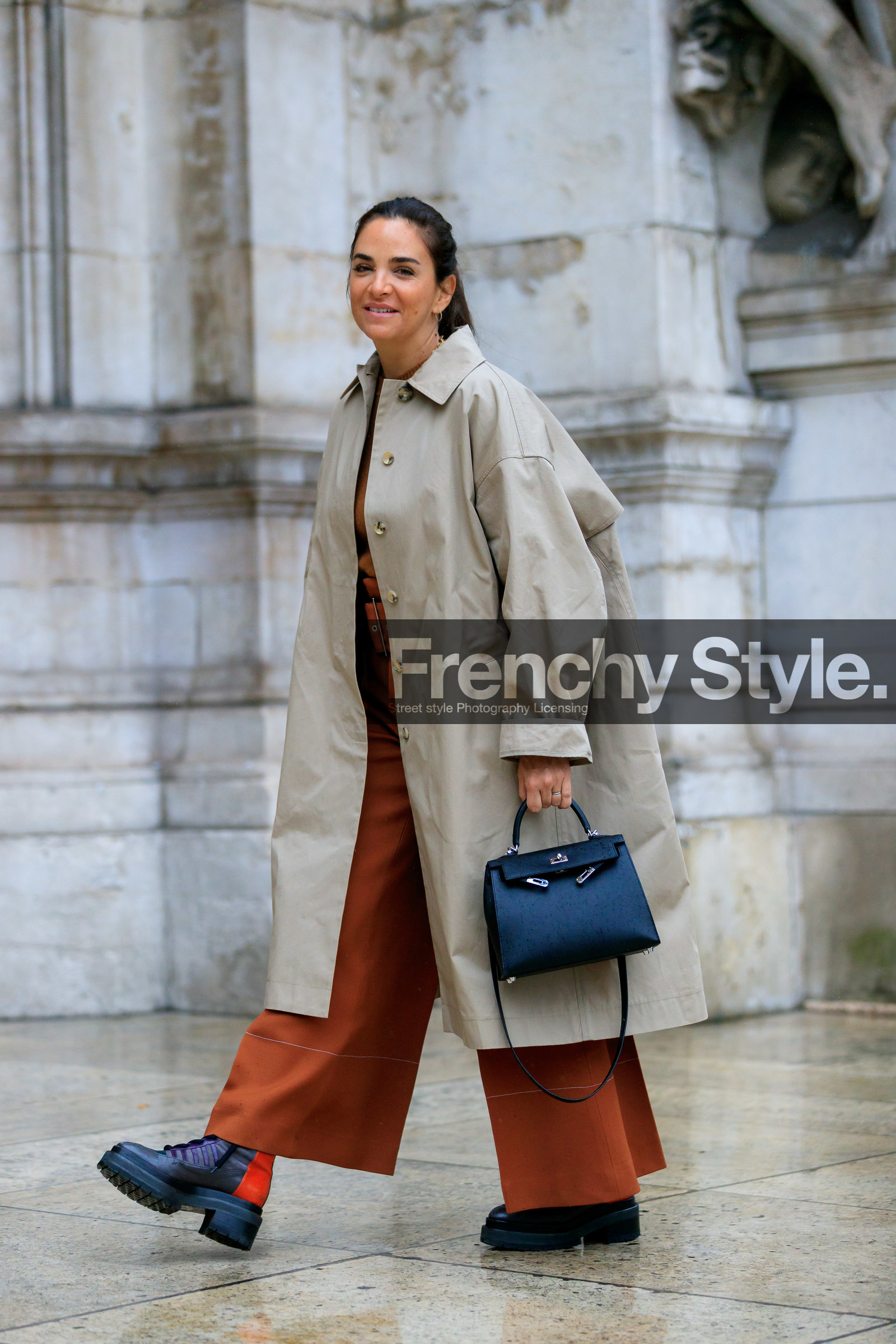 laure heriard dubreuil, light beige trench coat, camel pullover, camel pants, black leather bag, hand bag, hermes bag, kelly hermes bag, fashion week, frenchystyle, FW, jonathan paciullo, street style, PFW, PARIS, vertical, full length