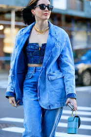 brittany xavier, denim, denim jacket, denim top, denim total look, blue jeans, blue jacket, blue top, blue total look, cropped top, zipped top, corset top, blue leather bag, hand bag, chloe bag, golden necklace, multi necklace, letters necklace, chain necklace, animal skin bag, mini bag, boyfriend jeans, fashion week, frenchystyle, FW, jonathan paciullo, street style, AUTUMN WINTER 2020-2021, FALL WINTER 2020-2021, FW 20-21, vertical, atmosphere details, detail, NYFW, NEW YORK