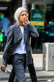 sarah harris, grey jacket, grey pants, grey suits, white t-shirt, PARIS, PFW, SPRING SUMMER 2020, SS 20, fashion week, frenchystyle, FW, jonathan paciullo, street style, vertical, atmosphere details, detail