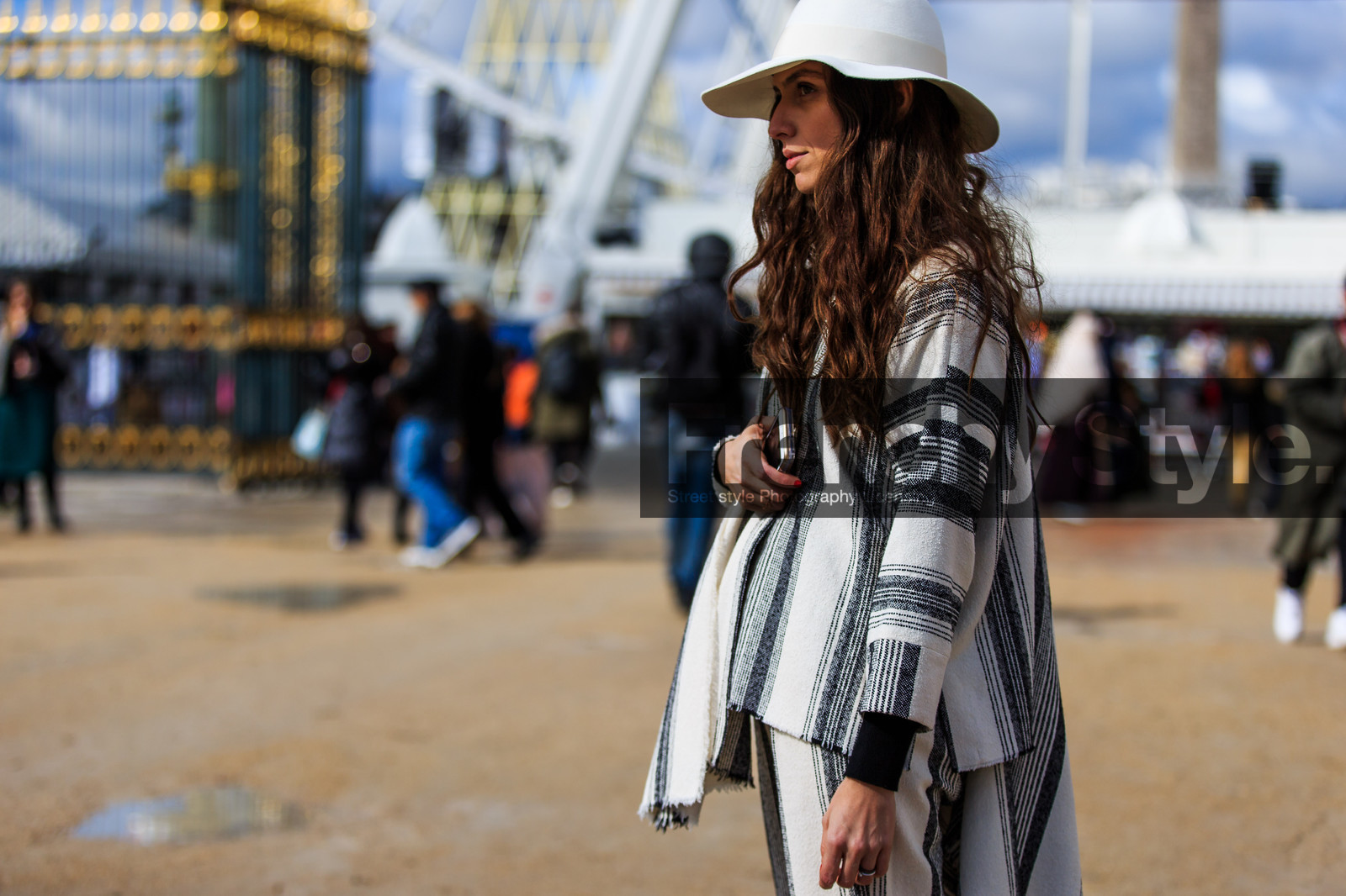 atmosphere details, AUTUMN WINTER 2016-2017, AW 16-17, beige poncho, detail, erika boldrin, FALL WINTER 2016-2017, fashion week, fedora, frenchystyle, FW, FW 16-17, geometric, graphic poncho, graphic top, horizontal, jonathan paciullo, long hair, PARIS, PFW, poncho, printed poncho, street style, striped top, stripes, white hat, white top