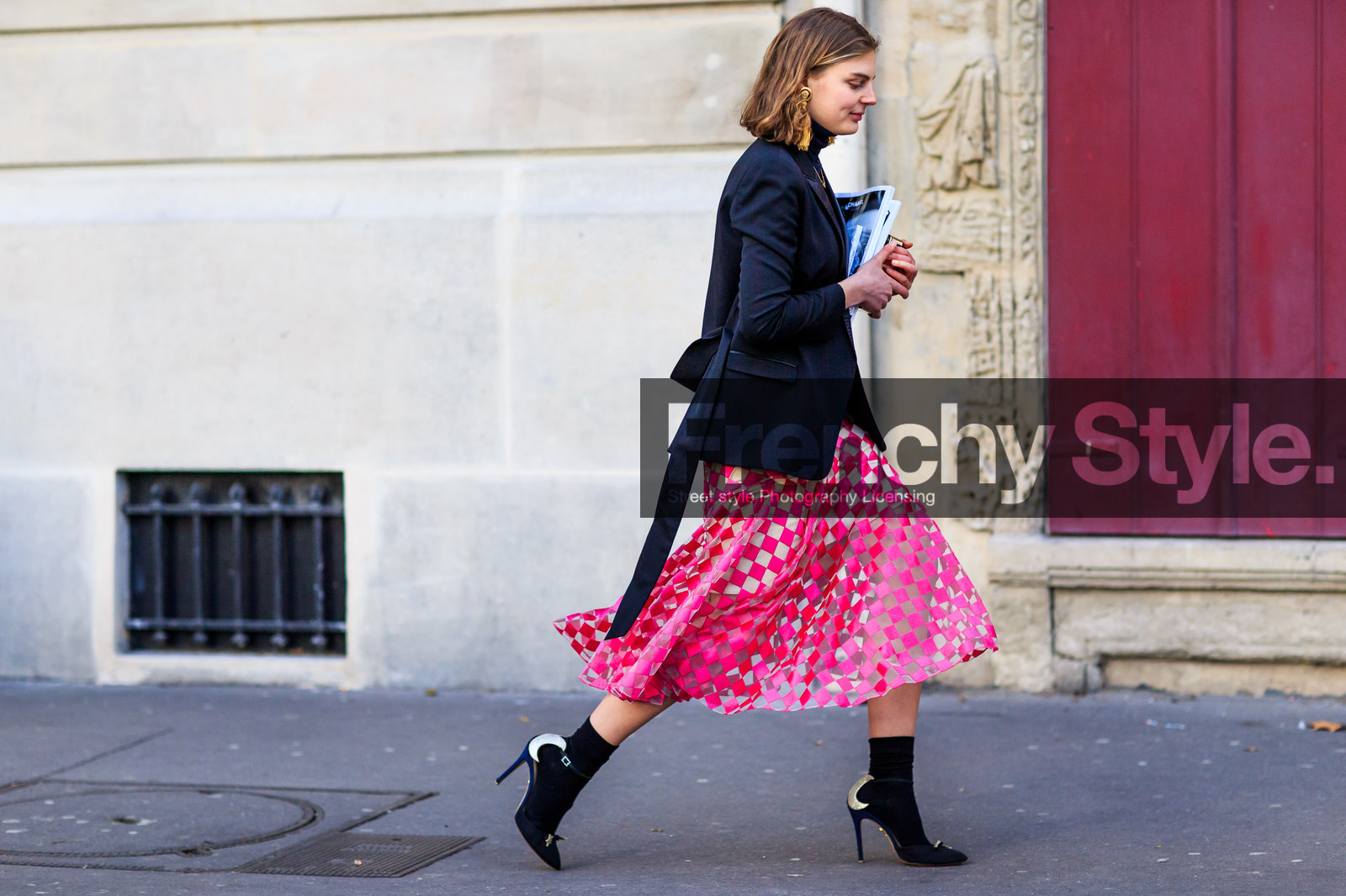 atmosphere details, AUTUMN WINTER 2016-2017, AW 16-17, black jacket, black shoes, blazer, checked skirt, FALL WINTER 2016-2017, fashion week, frenchystyle, full length, FW, FW 16-17, graphic skirt, high heels, horizontal, jonathan paciullo, PARIS, PFW, pink skirt, plaid, printed skirt, see through, street style